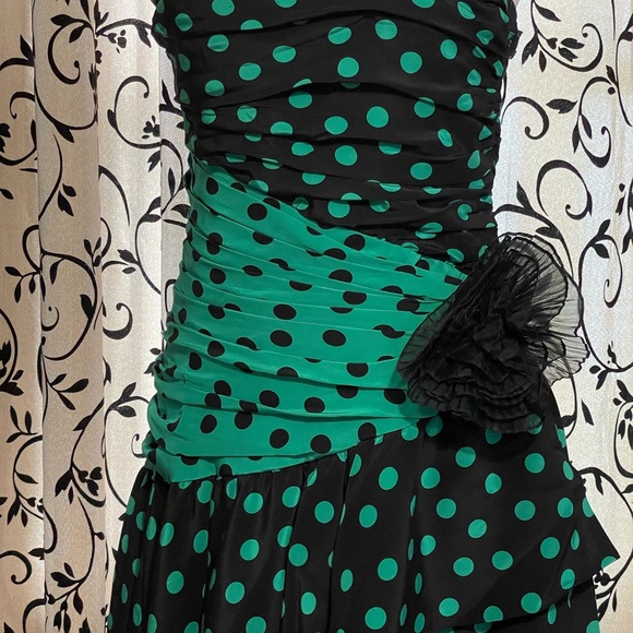 Liz Elana 12 Strapless 100% Silk Fit and Flare - Picture 5 of 5